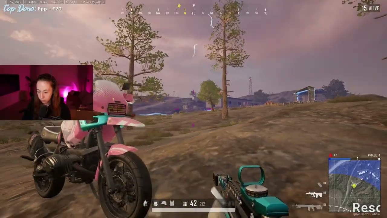 Девушка-геймер пробует соло в PUBG и уничтожает всех...