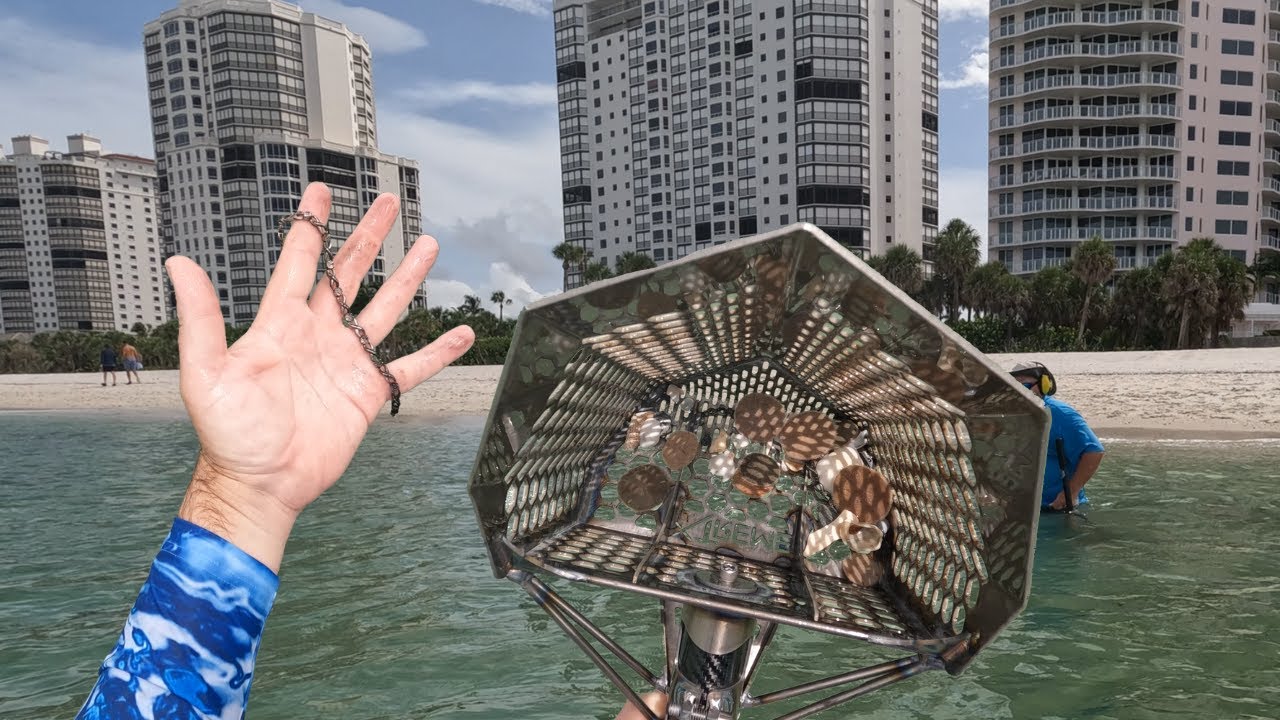 Metal detecting in Naples, FL for lost jewelry