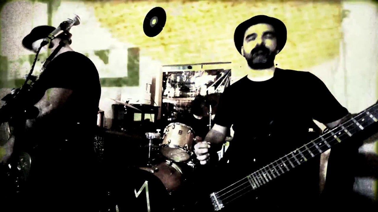 Surf Aliens - Especialista (Clipe oficial)