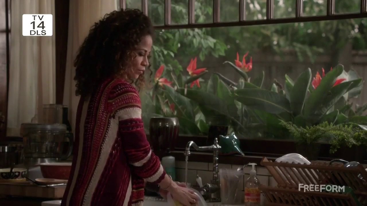 The Fosters 3x18 Stef's new hair cut
