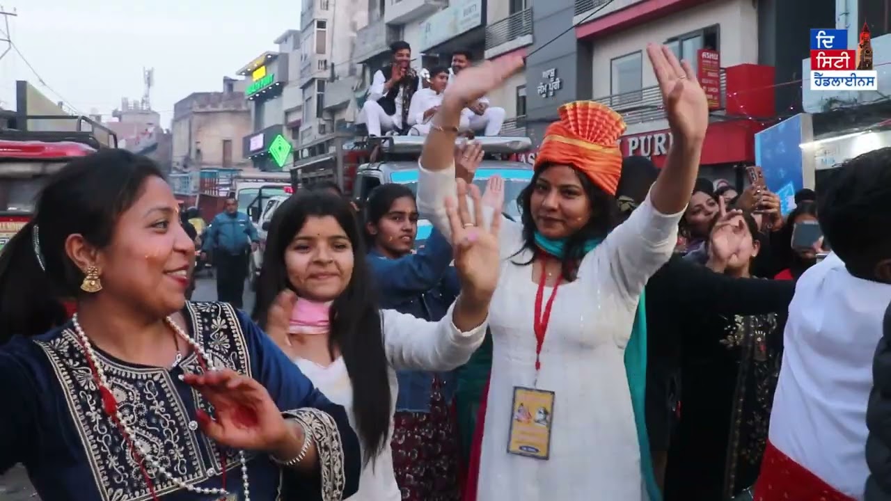 ਮਹਾਂਸ਼ਿਵਰਾਤਰੀ ਮੌਕੇ ਕੱਢੀ ਗਈ ਵਿਸ਼ਾਲ ਸੋਭਾ ਯਾਤਰਾ ਆਪ ਵਿਧਾਇਕ ਦਲਜੀਤ ਸਿੰਘ ਭੋਲਾ ਨੇ ਕੀਤਾ ਭਰਵਾਂ ਸਵਾਗਤ