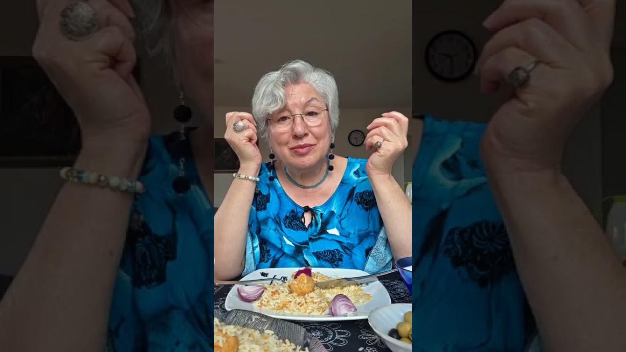 صبحانه ناهارشام امروز با شما💕  کوفته (دامپلینگ) گیاهی با برنج نیمه قهوه ای با سس عالی و ...🍚🧅🍛🥘