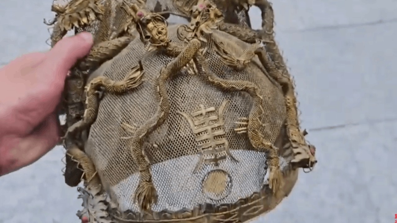 客户花10万鉴定费，鉴定一顶皇帝帽子？这帽子真有可能流落民间吗？