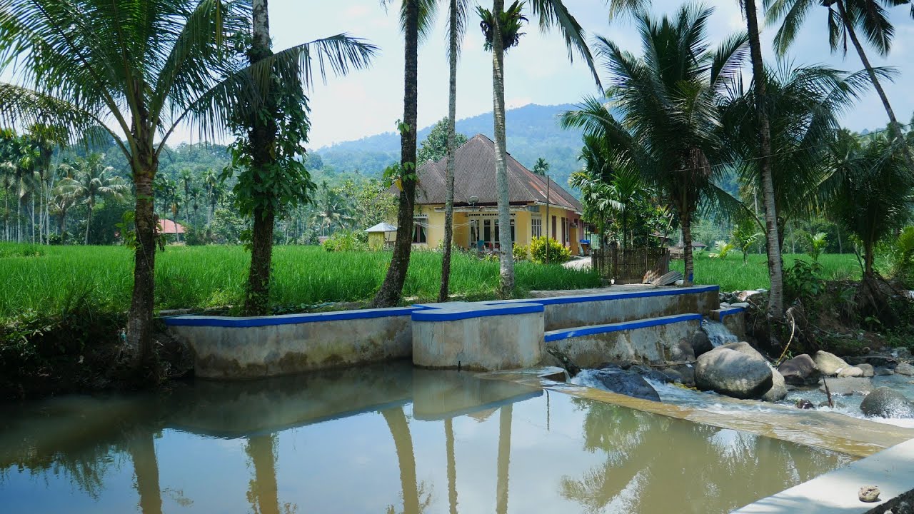 ДЕРЕВНЯ БАТУ БАДИНДИАНГ СЕЛАТАН | Эта деревня когда-то была полем битвы | Лимо Кото, Пасаман