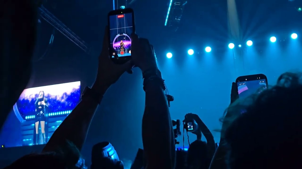 Annalisa - Tsunami / Stelle (Assago Forum Milano) (Ma Noi Siamo Fuoco - Capitolo 1 - 28 / 11 / 2025)