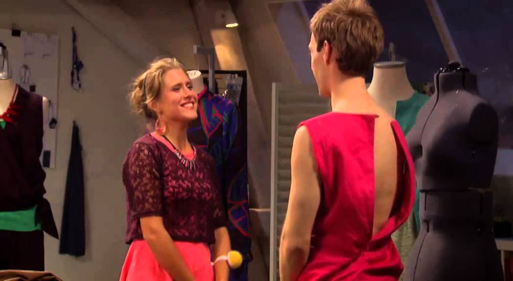 Thomas uit de kleren!