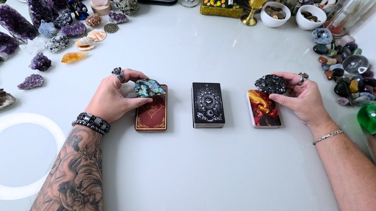 ✨O Que Está Para Acontecer Entre Você e Ele(a)? Essa Pessoa Vai Te Procurar Para Uma Reconciliação?🔥
