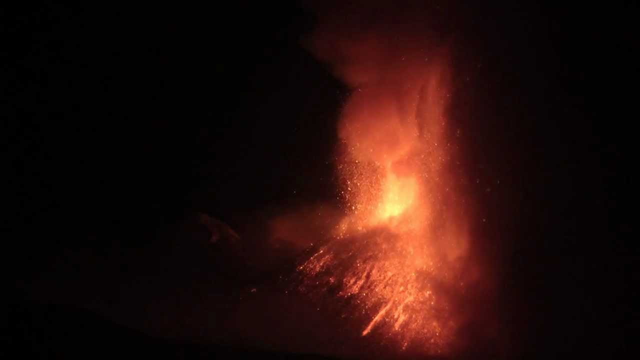 Etna Volcano Paroxysm 01. April 2012 (before dawn)