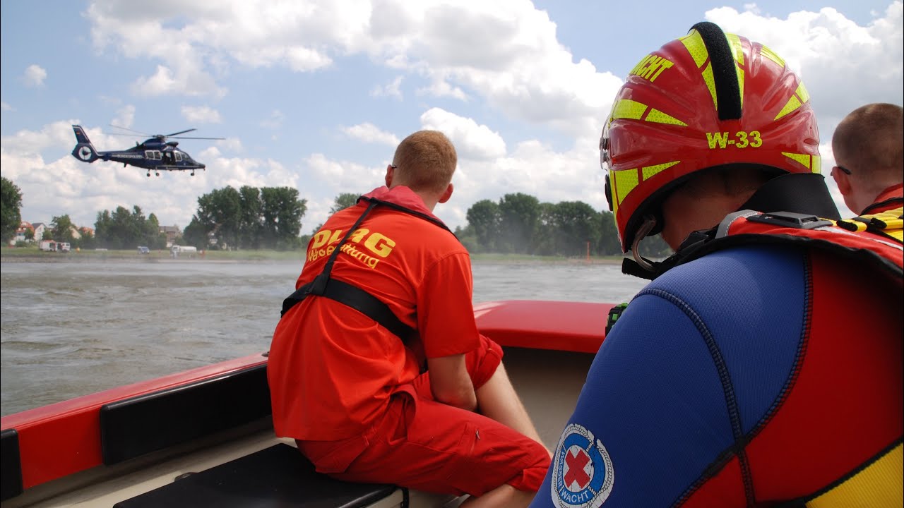 Bundespolizei und DLRG Nordrhein proben die Hubschrauber gestützten Wasserrettung mit EC155