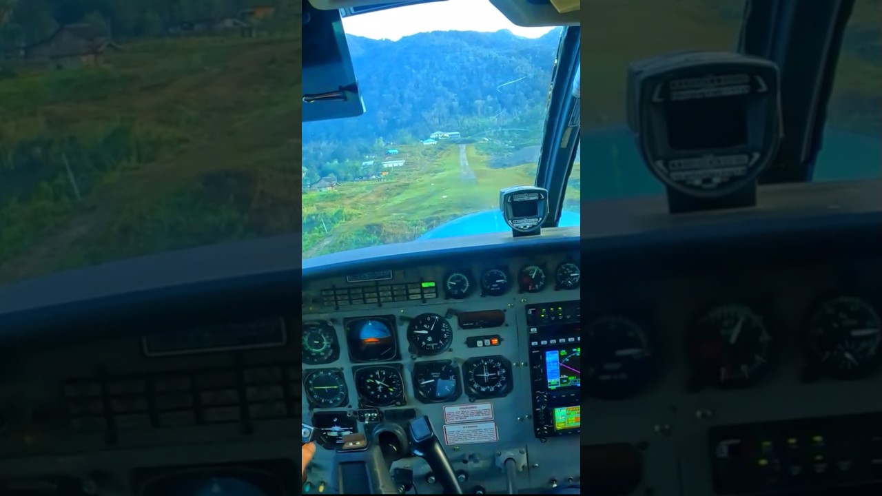 🇲🇨 #landing on #airstrip in #Papuan #jungle