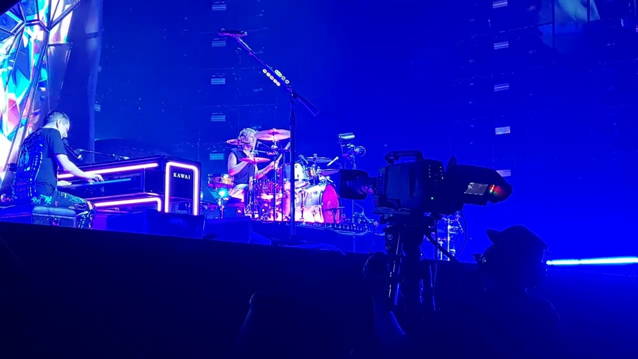 Muse - Space Dementia 02/10/23 live London O2 2023 guitar outro