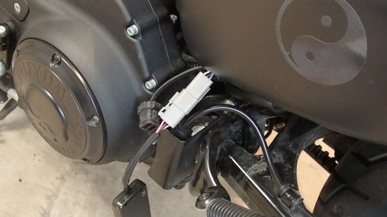 Vance & Hines FuelPak Install on Harley Sportster 48