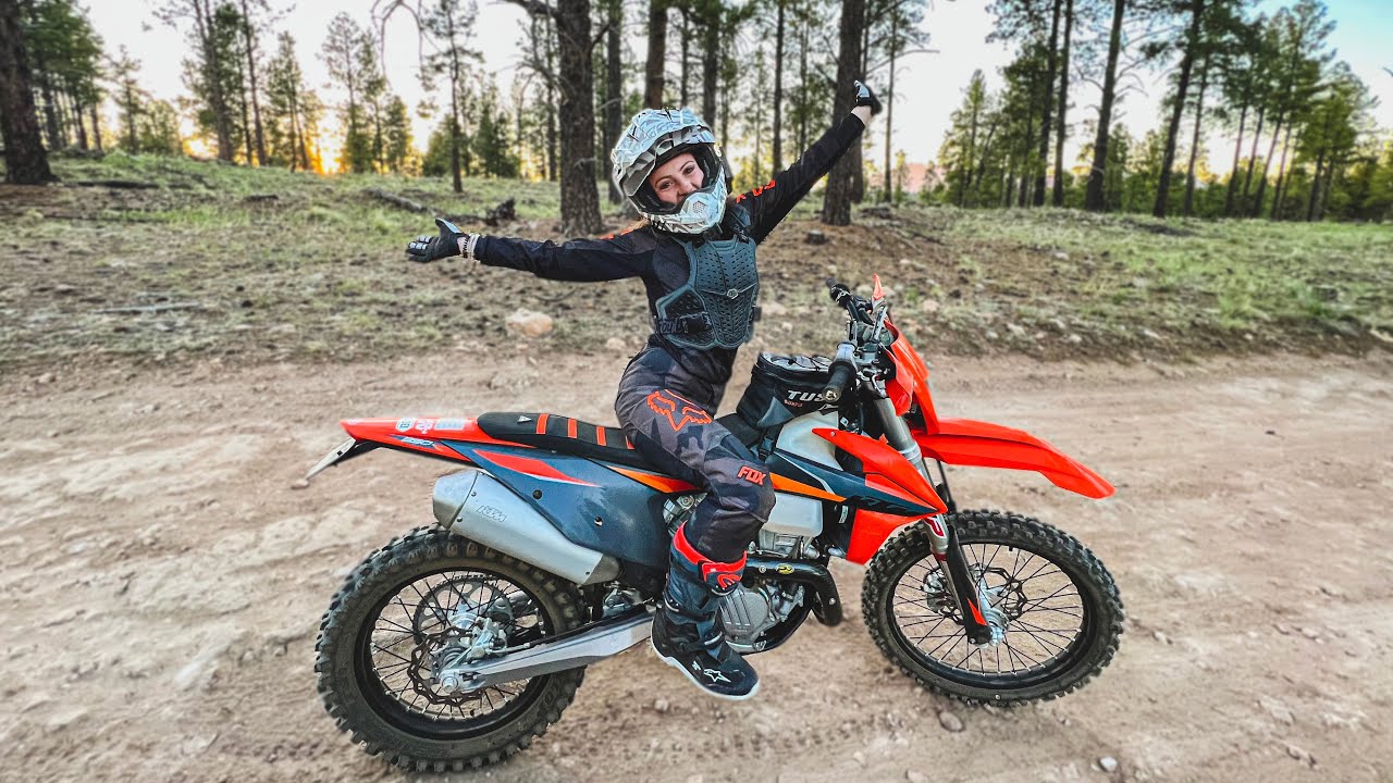 ПЕРВАЯ поездка на её новом кроссовом мотоцикле! | KTM350 XCF-W