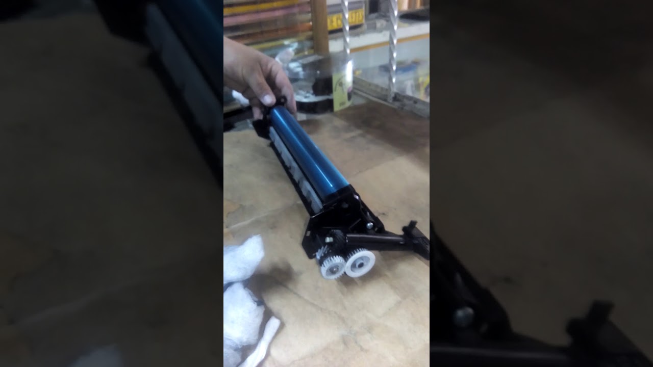 Rayas grises y blancas, limpieza de corona de carga, cuchilla y cilindro de copiado SHARP AL 2040CS