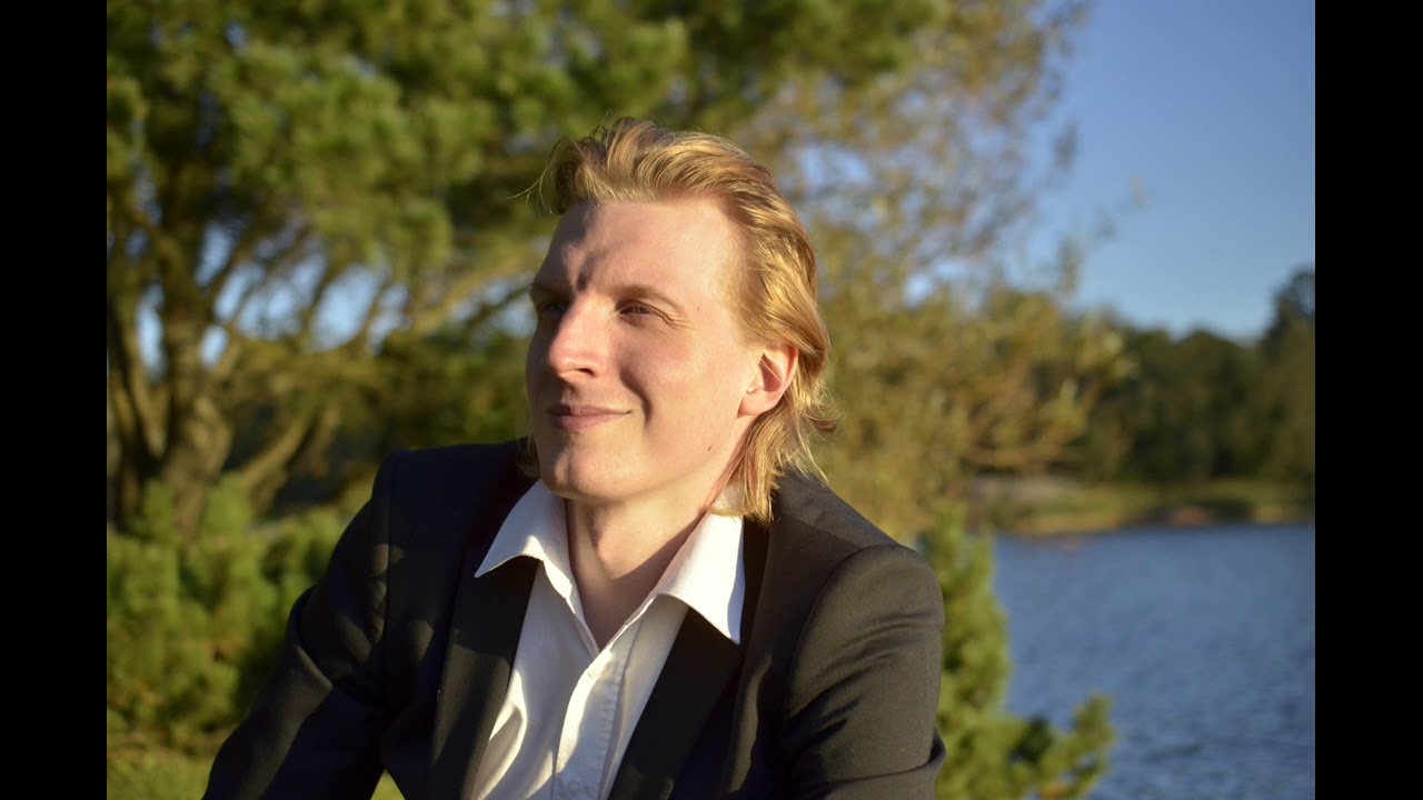 Ronnie Karlsson and Stefanie Tuurna perform Tomtefars aria (Kimmo Ruotsala)