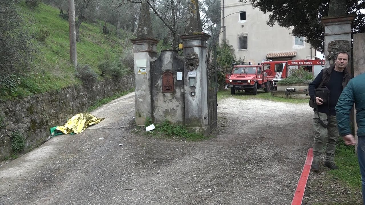 Incendio a Massarosa; rinvenuto il corpo di un uomo senza vita