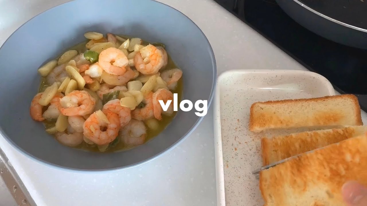 ENG)자취 대학생 브이로그_맛있는 밥 차려먹는게 유일한 낙인 요즘, 호떡 만들기, 감바스, 장 봐오기