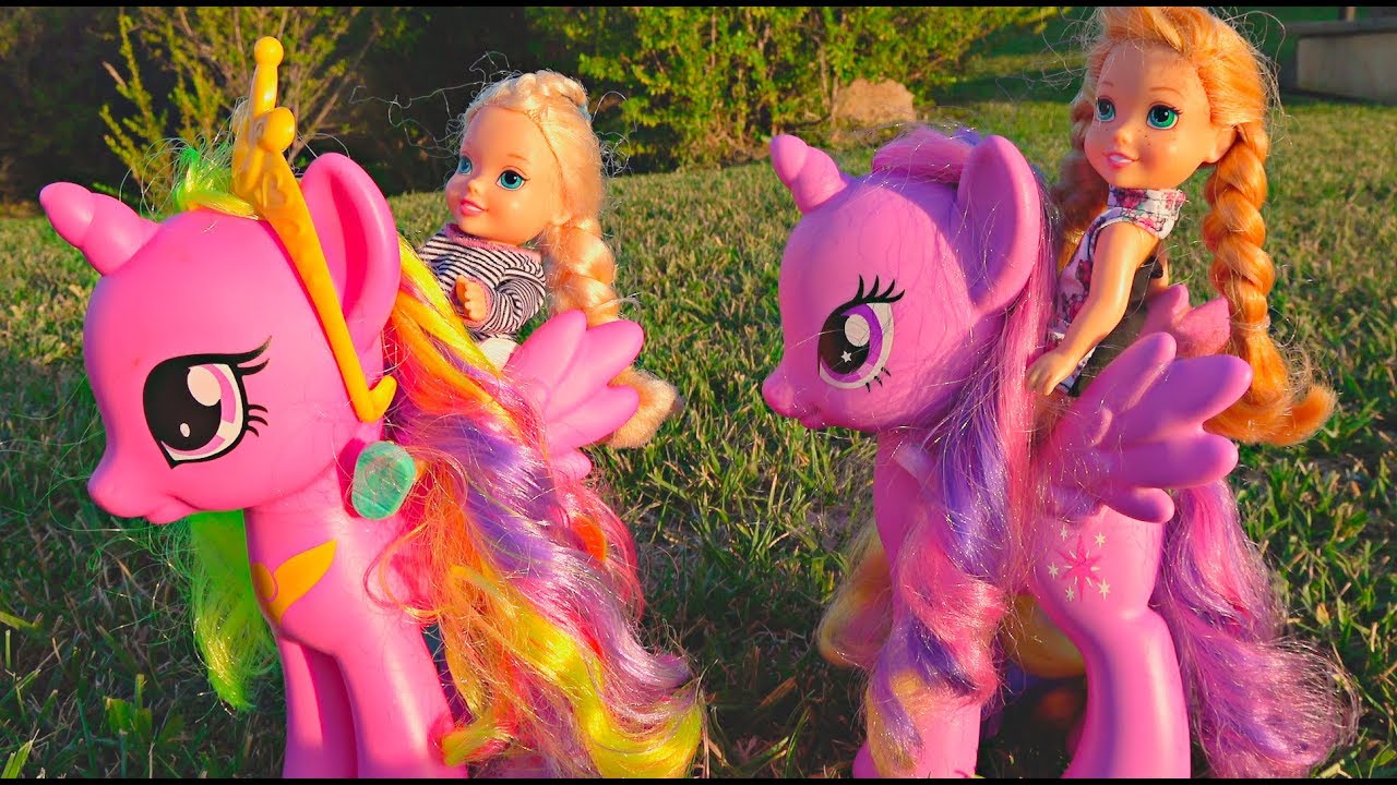 Elsa and Anna toddlers ride their bikes and the ponies- adventures with my little pony