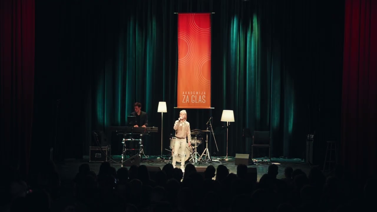 Tople oči (Nina Pušlar) - Kiara Pavlič
