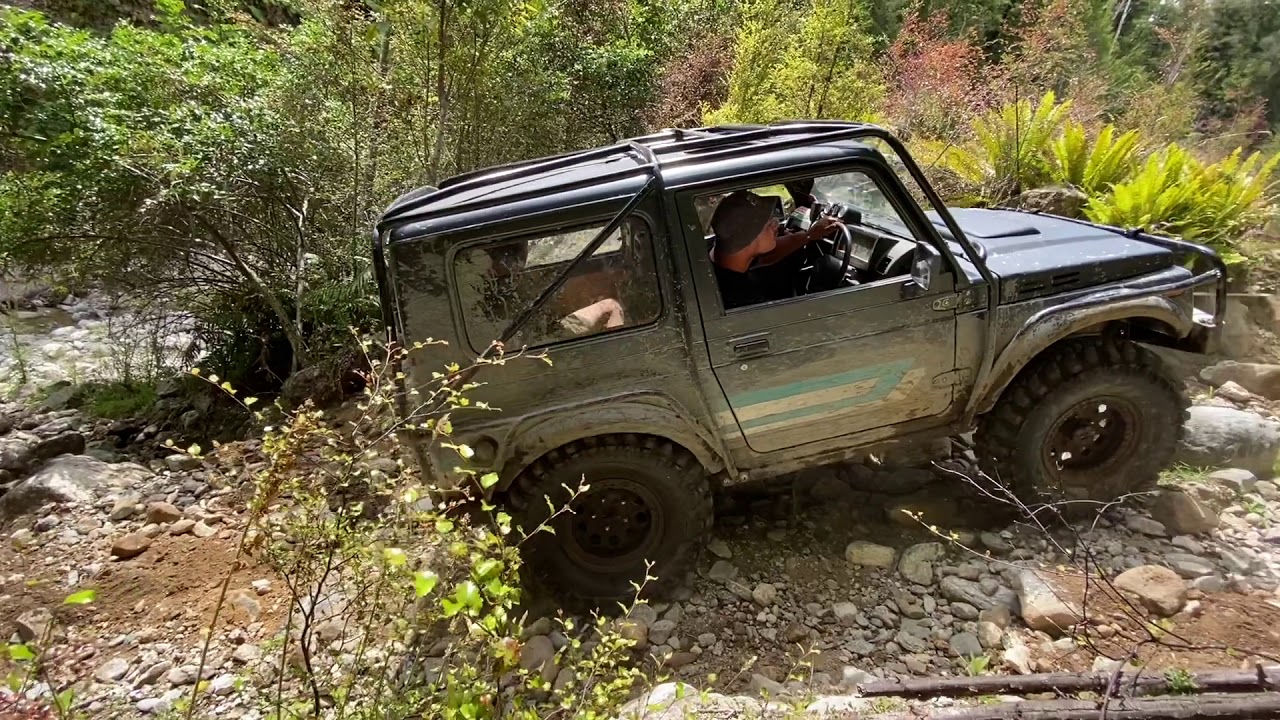 Suzuki Off-Roading the Chasm and winch walls