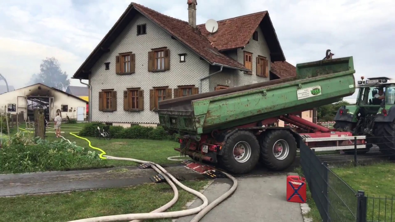 Aufräumarbeiten nach Großbrand in Höchst