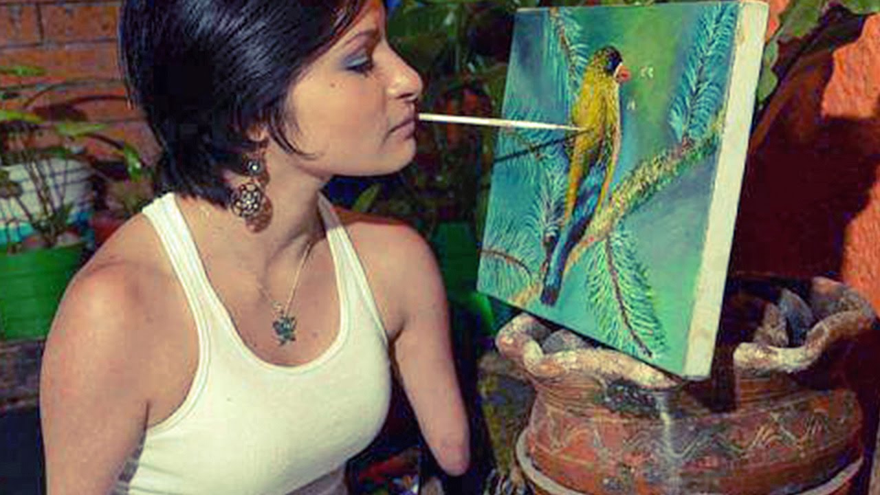 Inspirational: Woman Born Without Limbs Is Incredible Painter