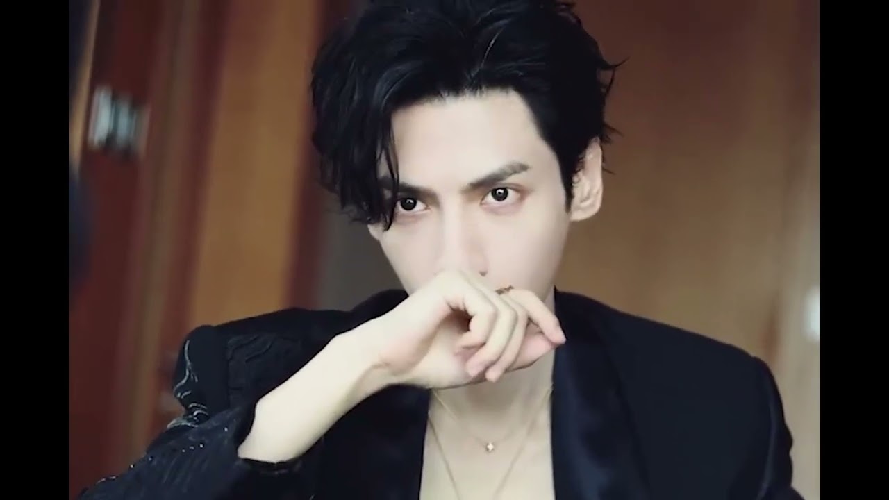 Твой взгляд ранит мое сердце! #LoYunxi #LeoLuo #ЛоЮньСи #罗云熙 #Lo #Yunxi #yunxiluo