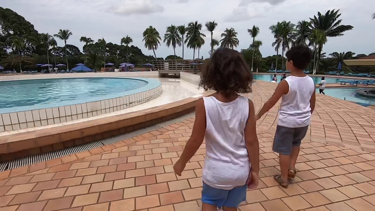 Kalil et Nael à la Piscine du Golf Club d’Abidjan