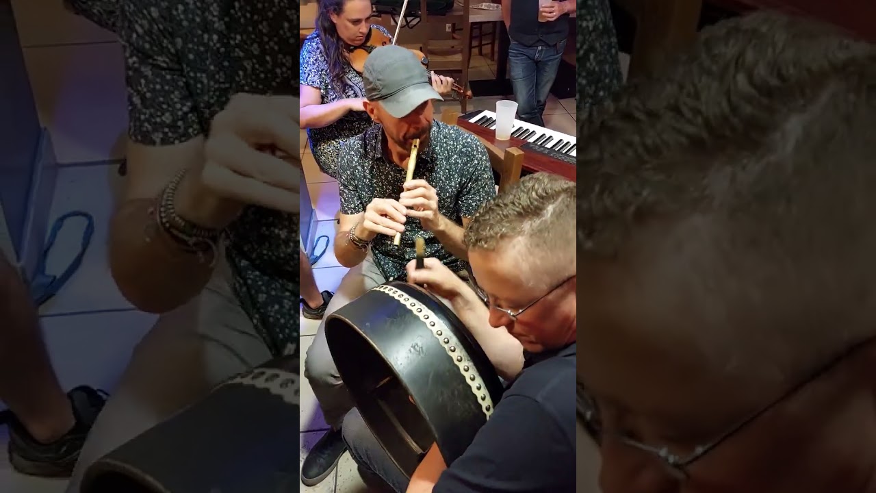 Mon Tin Whistle baptisé par l'esprit d'un grand joueur de flûtes Irlandaises lors d'une session.