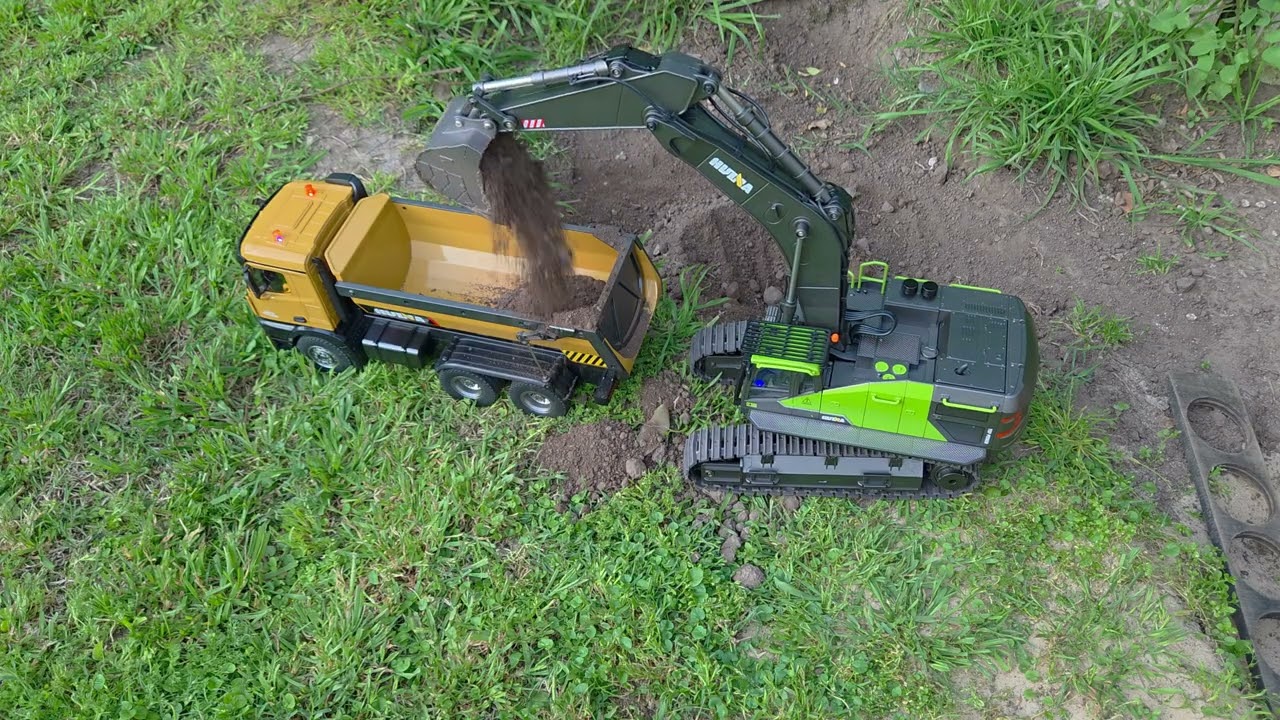 Excavadora Huina 1593 en accion