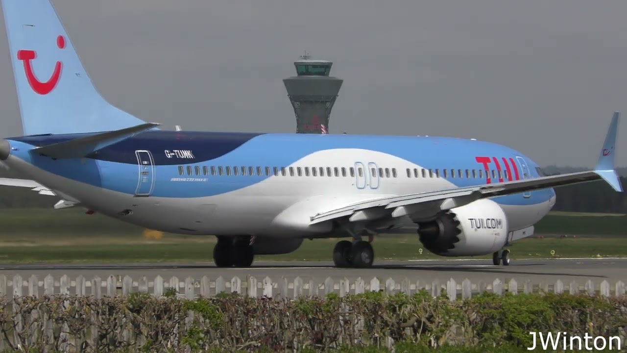 NEWCASTLE AIRPORT - Amazing flights, landings and takeoffs