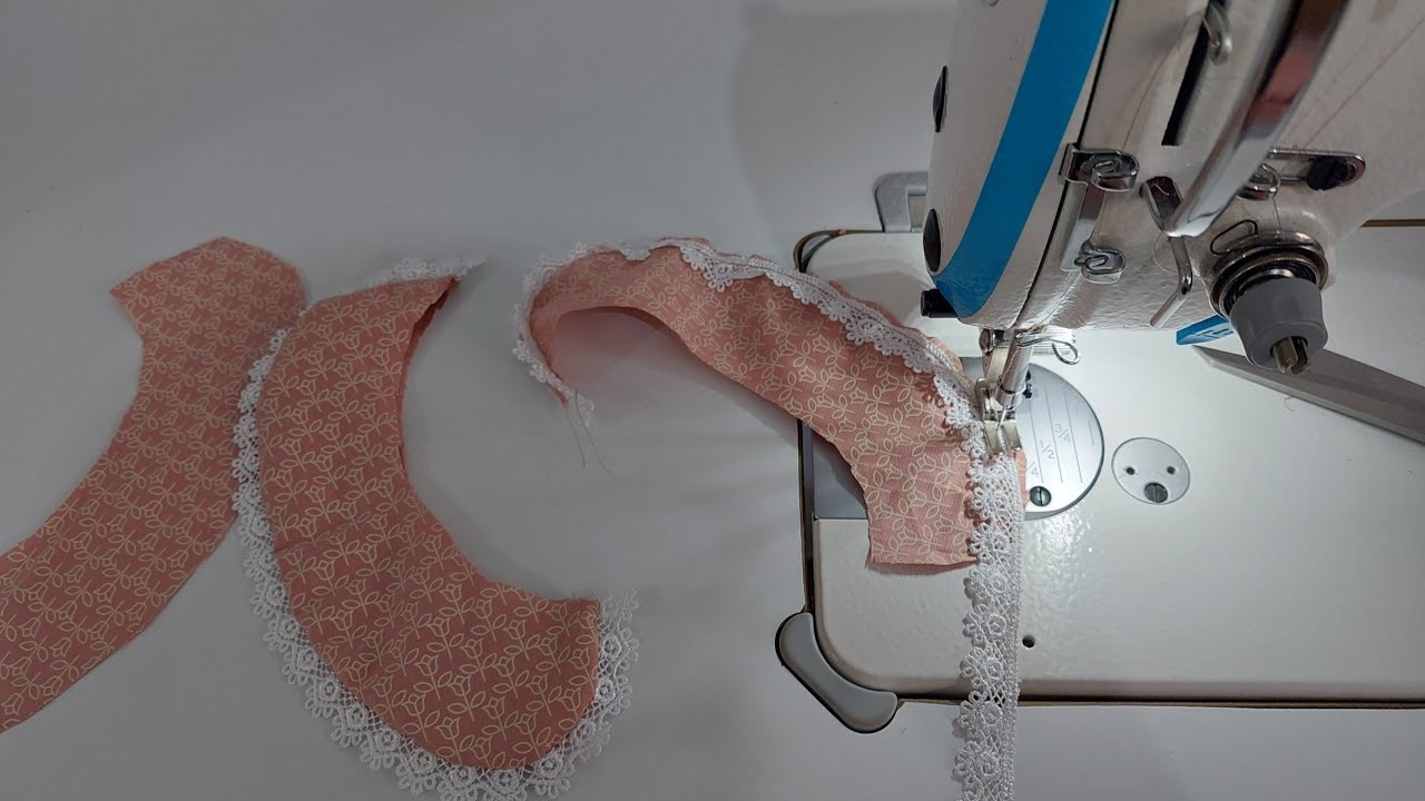 COMO COLOCAR RENDA NA GOLA BONECA  vestido infantil #costurainiciantes