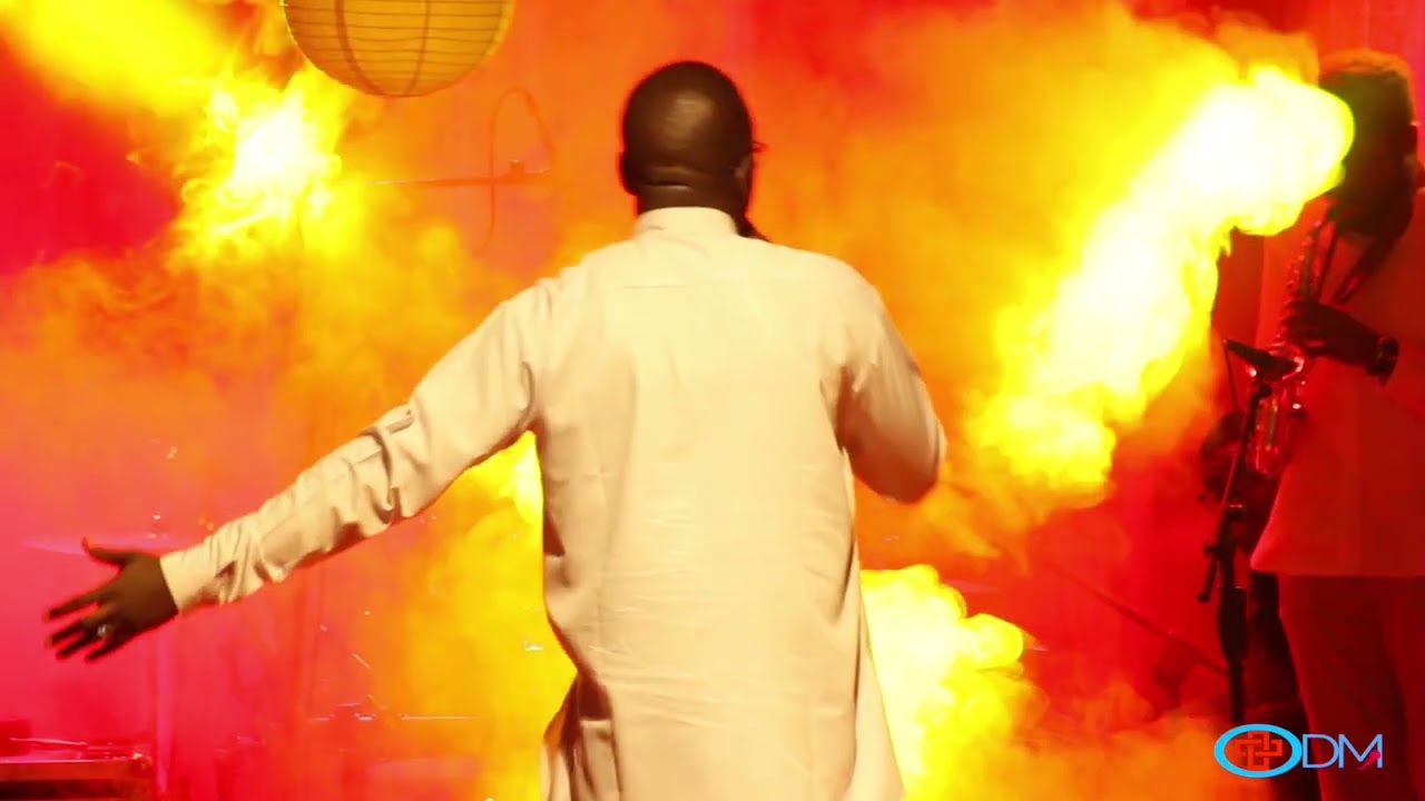 Voici la fin de mes souffrances by David Mubeneshayi ( CELEBRATION SAINT ESPRIT)