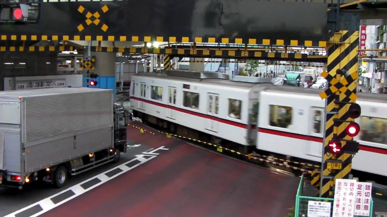 京急空港線・第一京浜との踏切 TOKYO crossing