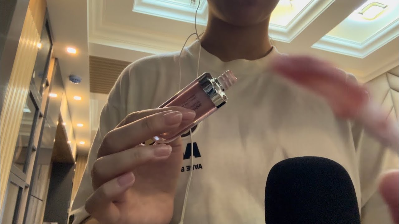 Applying different types of Lipgloss to you, lip gloss tapping & popping 💄|| Yelie Asmr