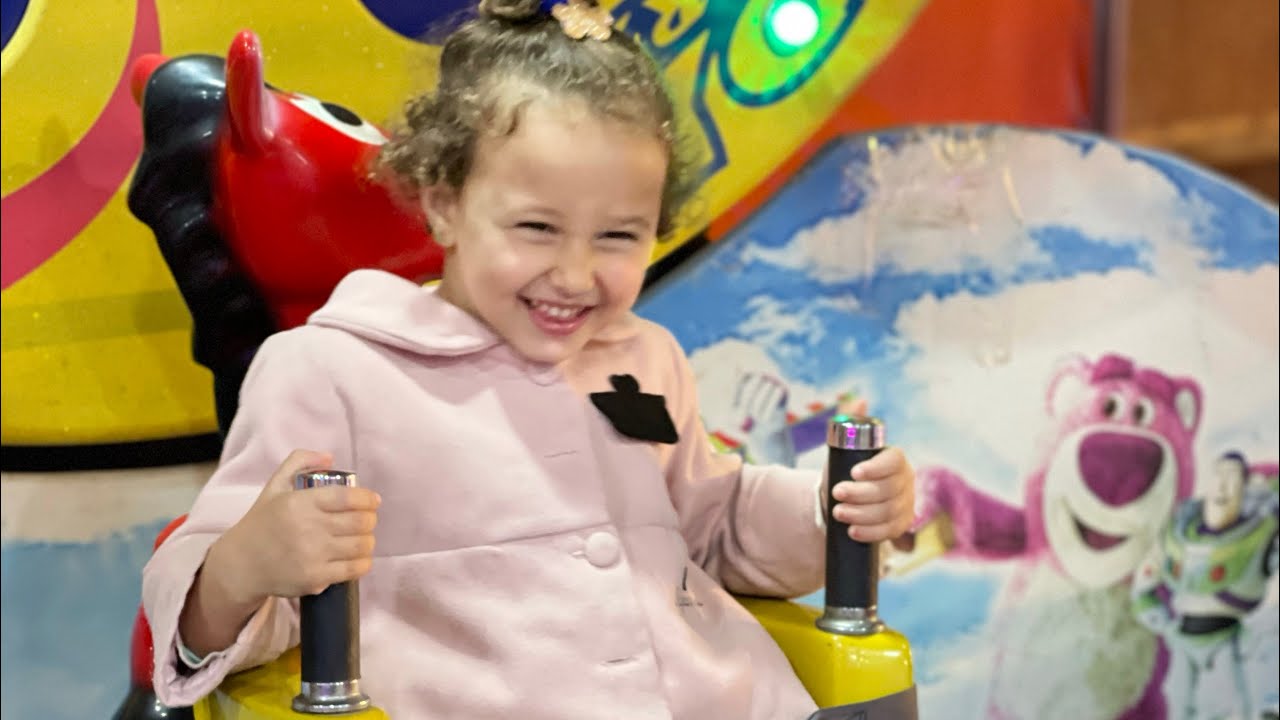 اول فيديو للاميرة فيروز ـ تحدي بين فيروز وندي في الملاهي