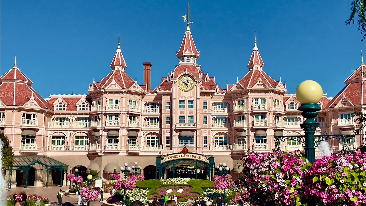 Disneyland Paris, Disney Stars on Parade ~ August 2025