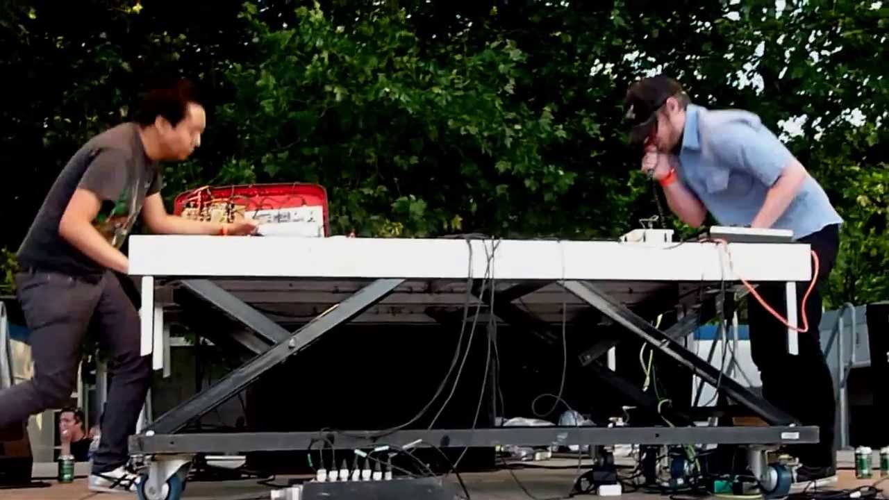 Fuck Buttons -Bright Tomorrow - Villette Sonique Paris 2010