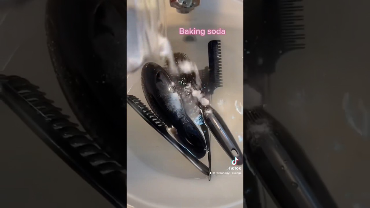 F&eacute;sűk tiszt&iacute;t&aacute;sa 5 perc alatt 😍 *&Uacute;j TikTok Vide&oacute;* #diy #tiktok #hairbrushes #hairs #bakingsoda