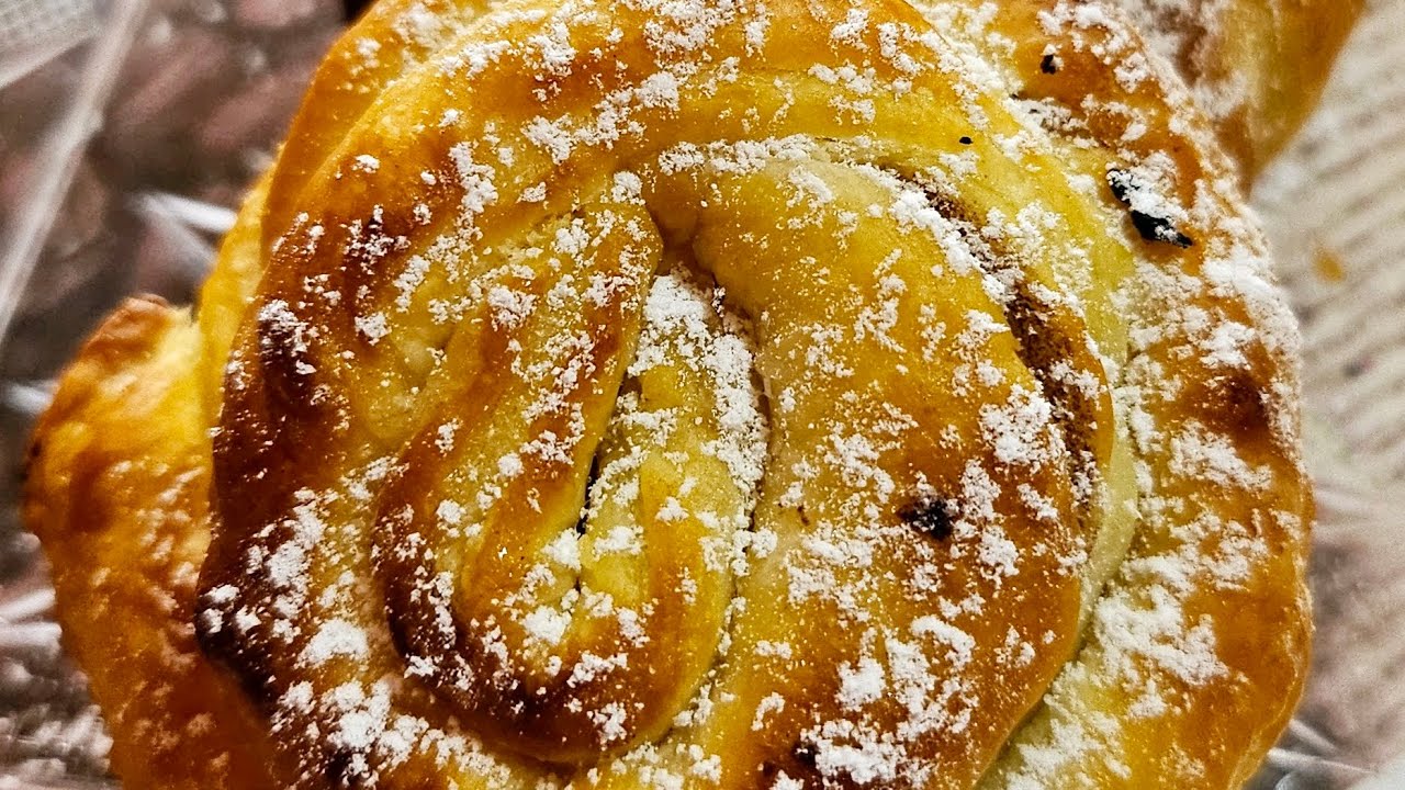 GIRELLE O  ROSELLINE CON PASTA SFOGLIA  FRESCA COTTE IN FRIGGITRICE AD ARIA