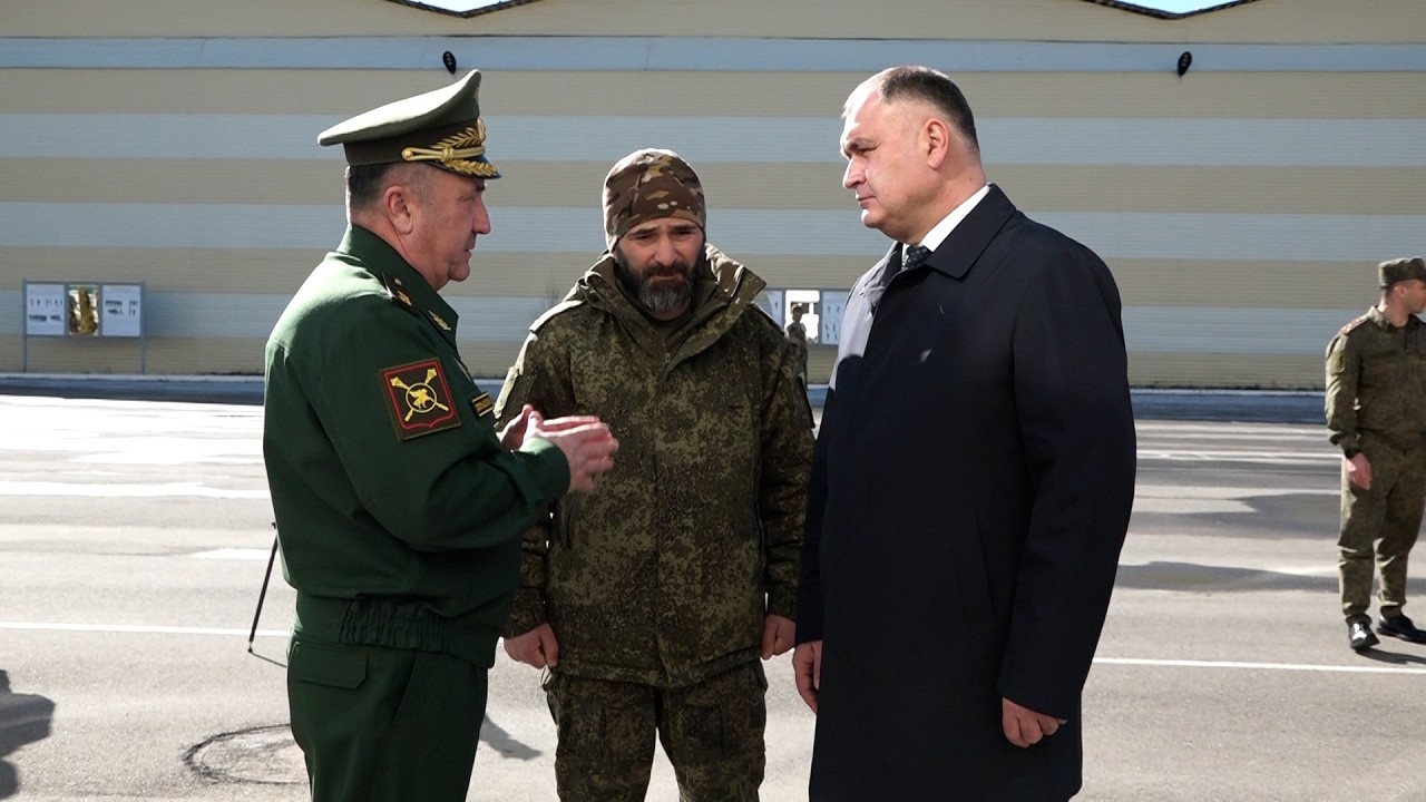Алан Гаглоев принял участие в торжественном построении личного состава Министерства обороны