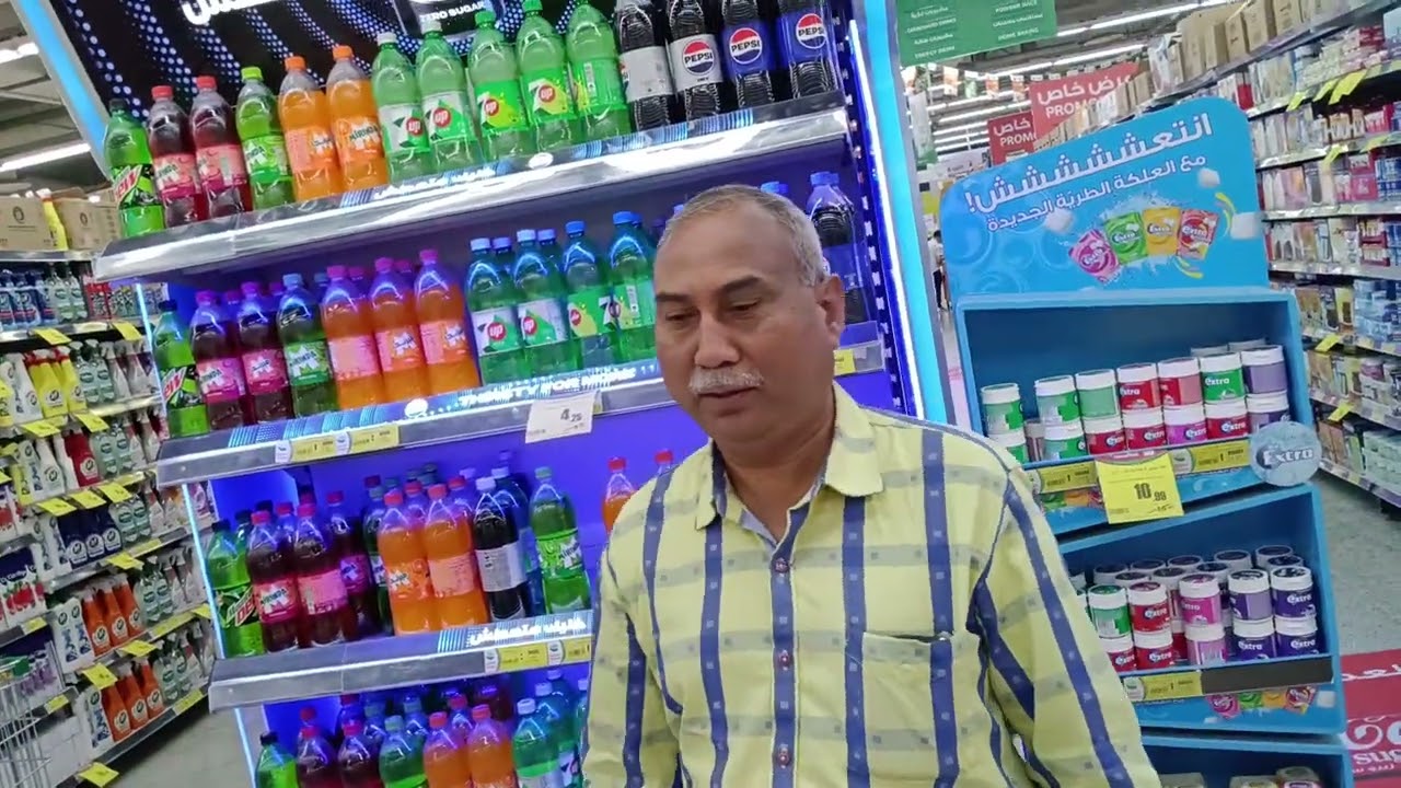 सुपर मार्केट में दोस्तों के साथ 