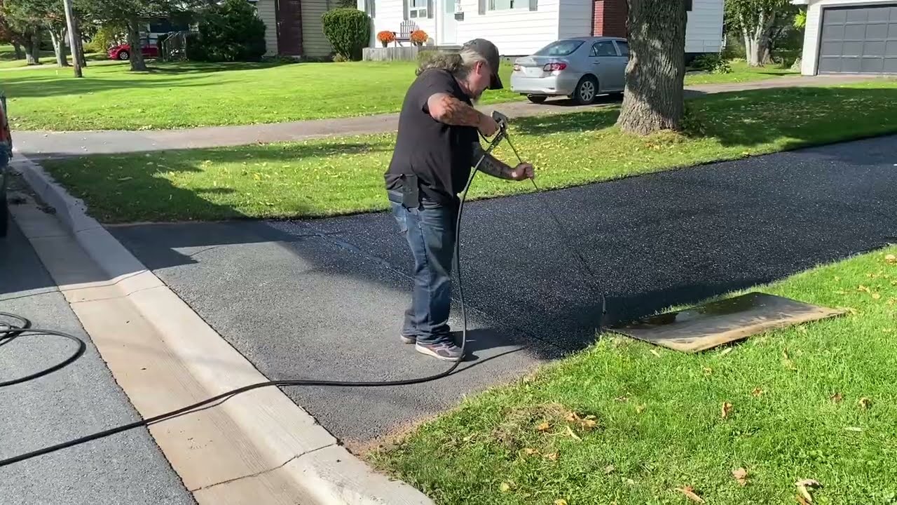 Professional Asphalt Spray Sealing: 