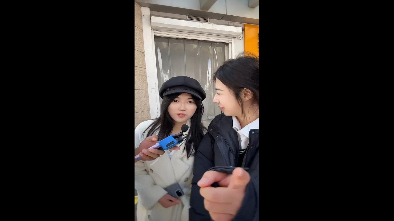 脾气竟有如此凶狠暴躁的老妹，把我按在地上摩擦。