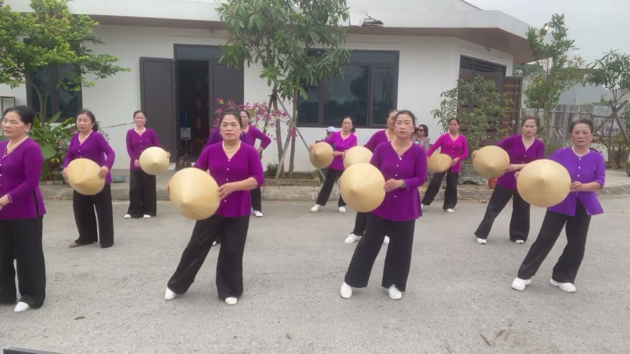 Dân vũ . Gạo trắng trăng thanh. Câu lạc bộ dưỡng sinh phố 8 phường Quảng Phú 