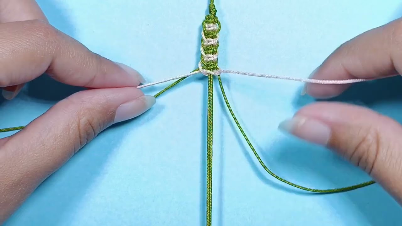 Pulsera de nudo plano doble