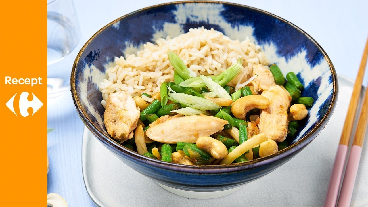 Aziatische wok met kip, boontjes en rijst