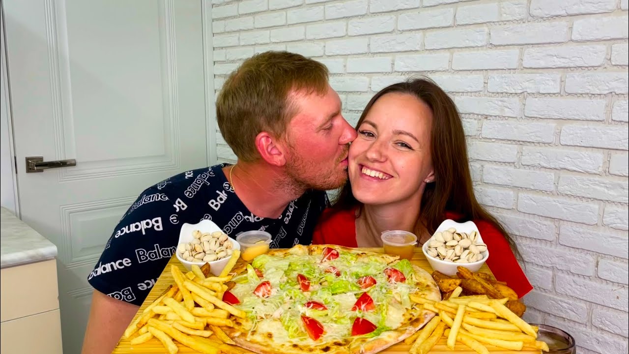 МУКБАНГ ПИЦЦА ЦЕЗАРЬ КАРТОШКА ФРИ MUKBANG Pizza картошка фри картошка по- деревенски