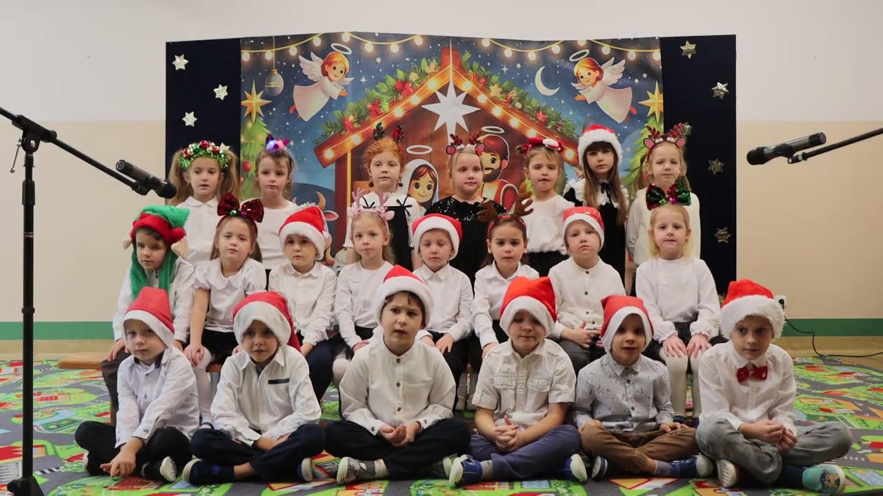 Kolędowanie przedszkolaków - dzieci z grupy Biedronki (5 latki)