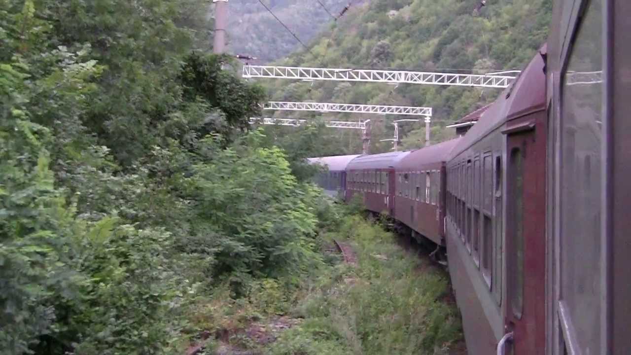 Cu tren pe defileu Jiului IR1821 Mangalia-Arad intarziat [HD]
